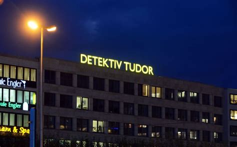 DETEKTEI TUDOR .